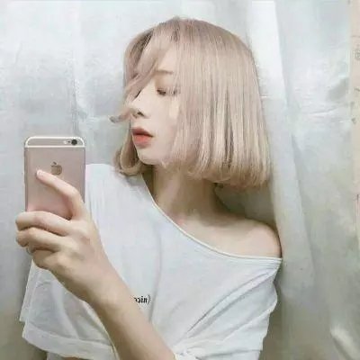 裸女游城